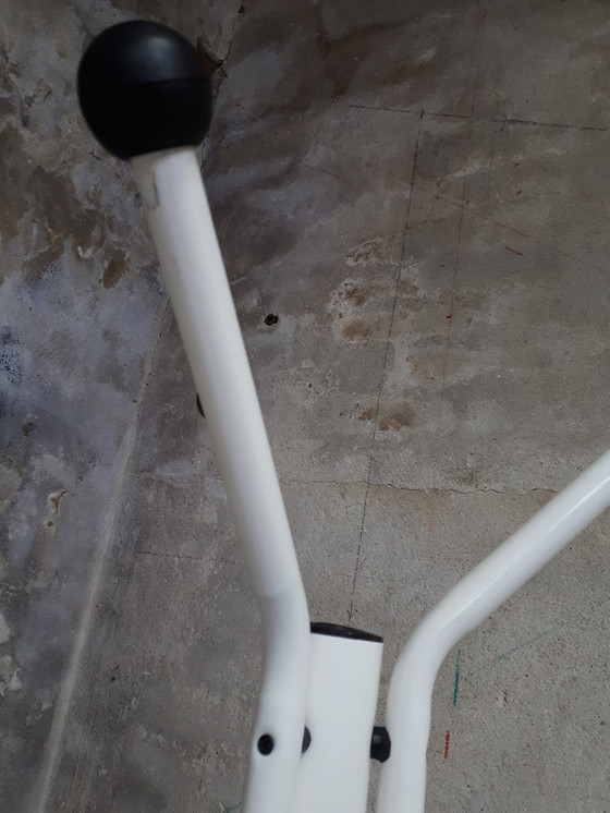 Image 1 of Weißer Standgarderobenständer aus den 70er/80er Jahren