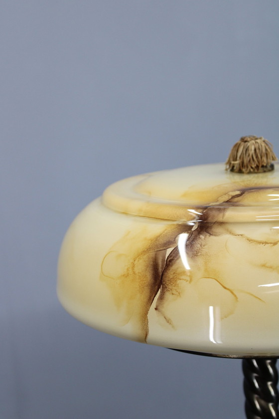 Image 1 of 1940S restaurierte Messing Stehlampe mit Glasschirm