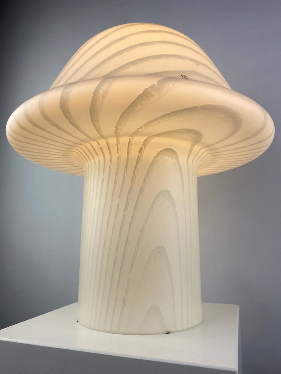 Image 1 of Großer weißer Glaspilz Peill und Putzler Tischlampe Xxl 1970