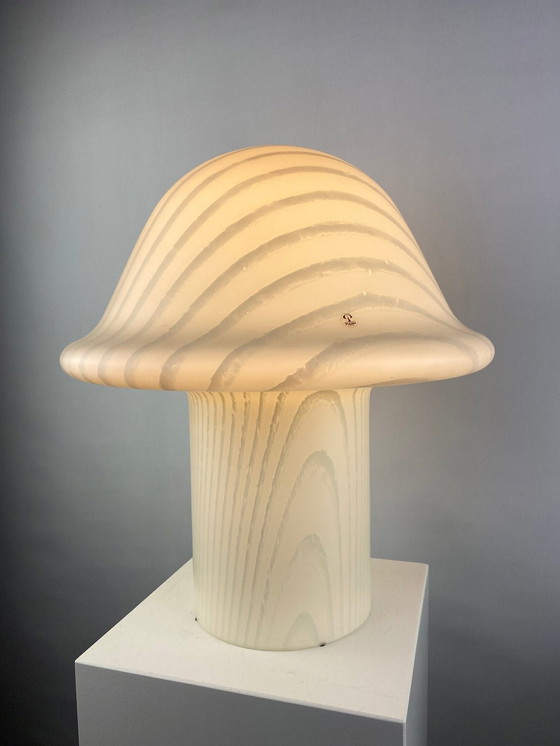 Image 1 of Großer weißer Glaspilz Peill und Putzler Tischlampe Xxl 1970