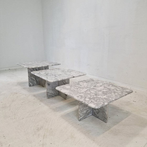 Image 1 of Satz von 3 Couchtischen aus Bianco Carrara-Marmor, Italien 1980