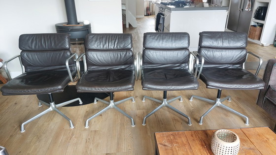 Image 1 of 4x Vitra EA208 gepolsterter Stuhl von Charles & Ray Eames