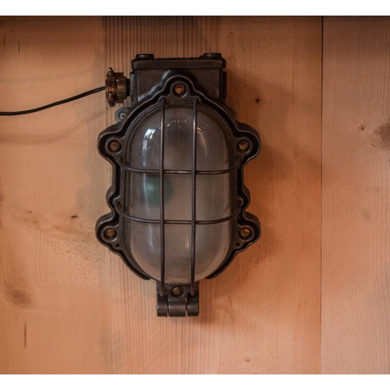 Image 1 of Vintage-Wandleuchter, sehr dickes Industrieglas von Perfeclair, 1950