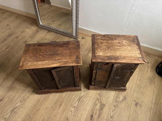 Image 1 of Charmante antike (Nachttisch-)Schränke