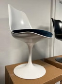 Original Knoll Tulip Esszimmerstuhl weiß oder schwarz rilsan + Samtkissen