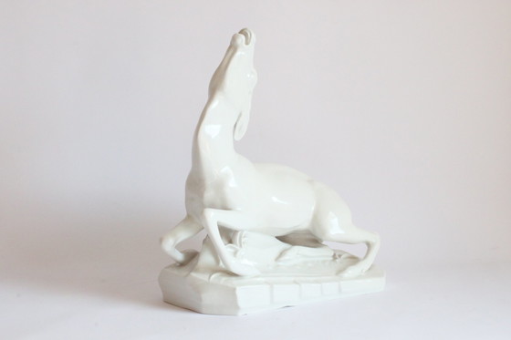 Image 1 of Arthur Storch, Sterbendes Reh für die Schwarzburger Werkstätten 1922