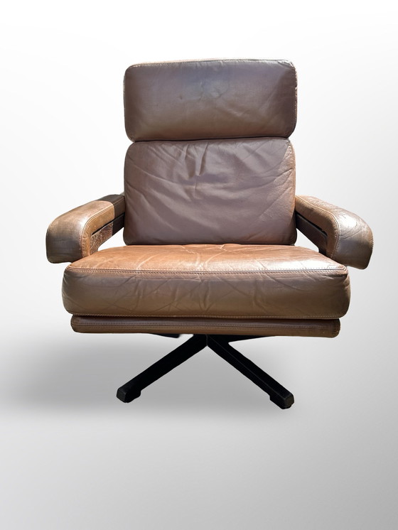 Image 1 of Schöner Leolux-Drehsessel im Vintage-Design mit braunem Leder und Holzgestell.