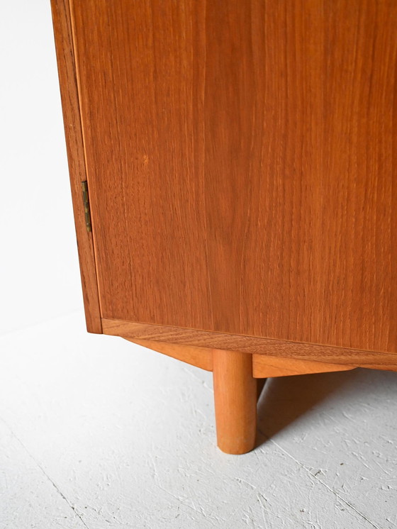 Image 1 of 1960er Skandinavisches Teakholz-Highboard, Mid-Century Modernes Sideboard mit abschließbaren Türen