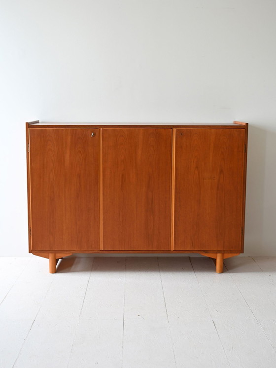 Image 1 of 1960er Skandinavisches Teakholz-Highboard, Mid-Century Modernes Sideboard mit abschließbaren Türen