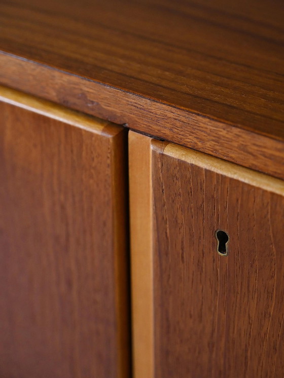 Image 1 of 1960er Skandinavisches Teakholz-Highboard, Mid-Century Modernes Sideboard mit abschließbaren Türen