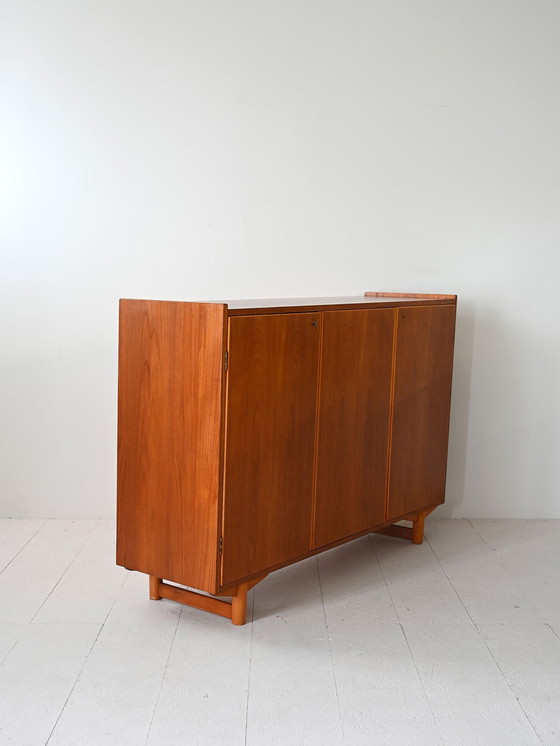 Image 1 of 1960er Skandinavisches Teakholz-Highboard, Mid-Century Modernes Sideboard mit abschließbaren Türen
