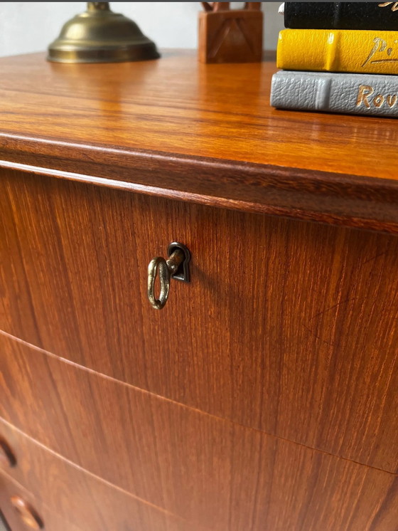 Image 1 of Dänisches Design Teak Kommode Runde Front Massivholz