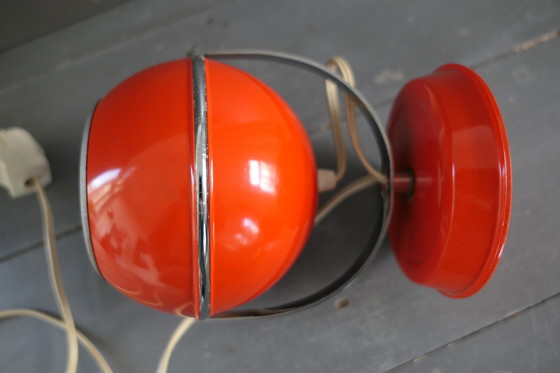 Image 1 of Retro orangefarbene Kugellampe