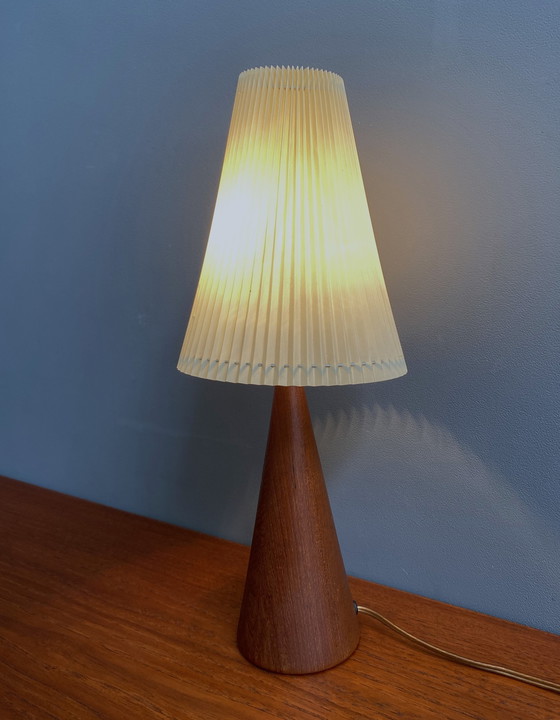 Image 1 of Teakholz konisch Tischlampe 1960S Dänemark