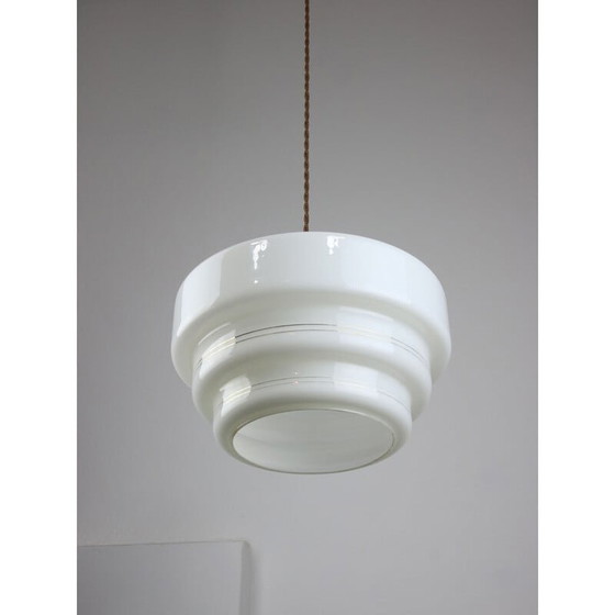 Image 1 of Mid Century Cascade Pendelleuchte aus Messing und Opalin