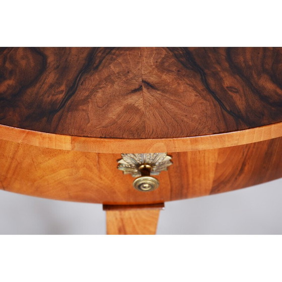 Image 1 of Beistelltisch aus Nussbaumholz, Tschechische Republik 1820