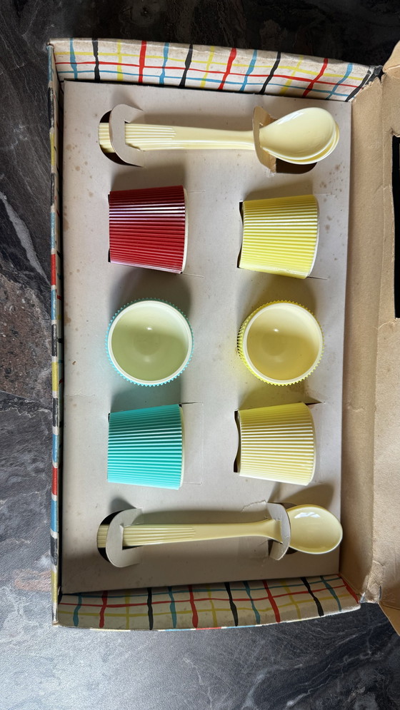 Image 1 of Vintage Eierbecher. Neu in Box. Nie benutzt. Nie aus der Schachtel genommen. 1 Löffel fehlt.