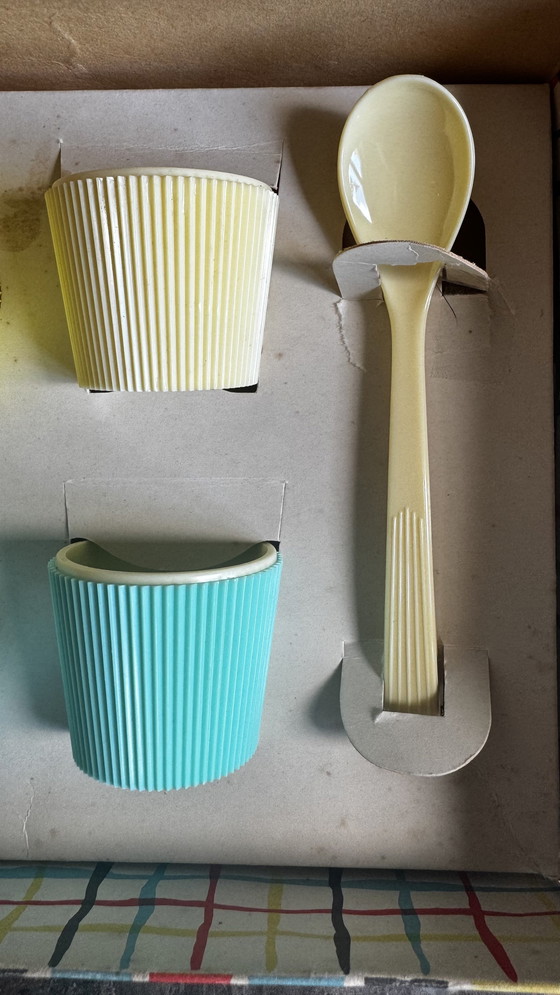 Image 1 of Vintage Eierbecher. Neu in Box. Nie benutzt. Nie aus der Schachtel genommen. 1 Löffel fehlt.