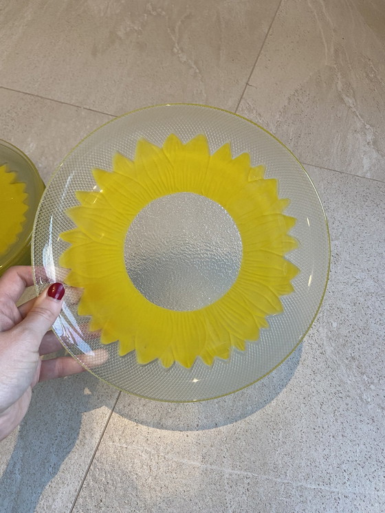 Image 1 of 7X Glasplatten mit gelber Blume aus Pasari in Indonesien hergestellt