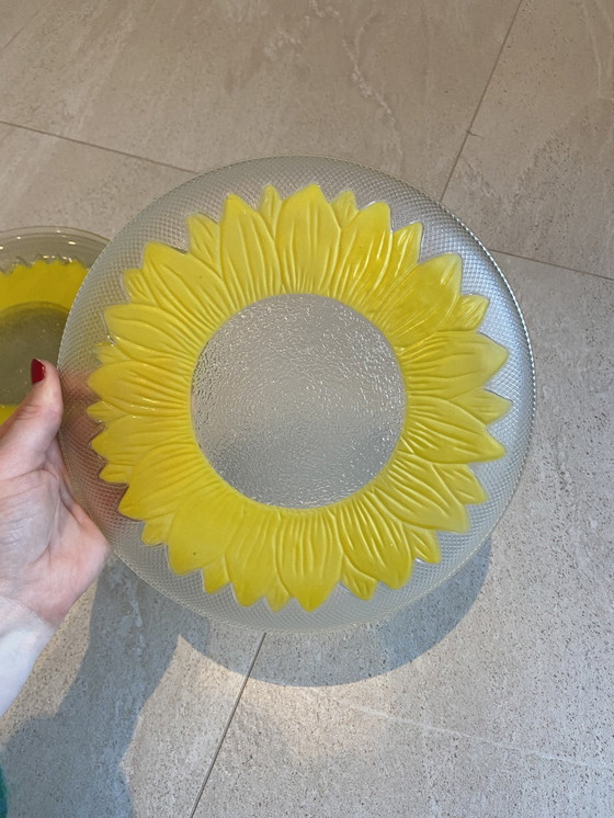 Image 1 of 7X Glasplatten mit gelber Blume aus Pasari in Indonesien hergestellt