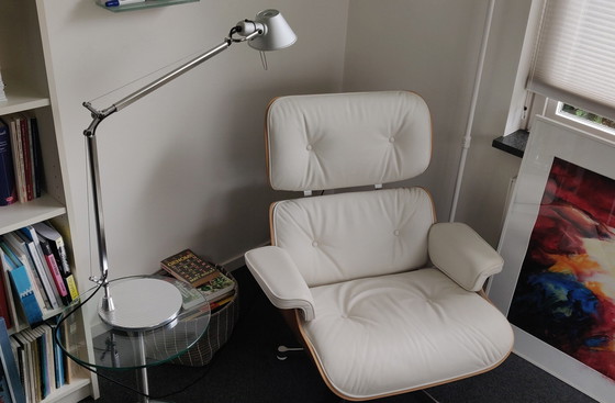 Image 1 of Vitra Eames Lounge Chair mit Ottomane, Leder Premium F Schneeweiß