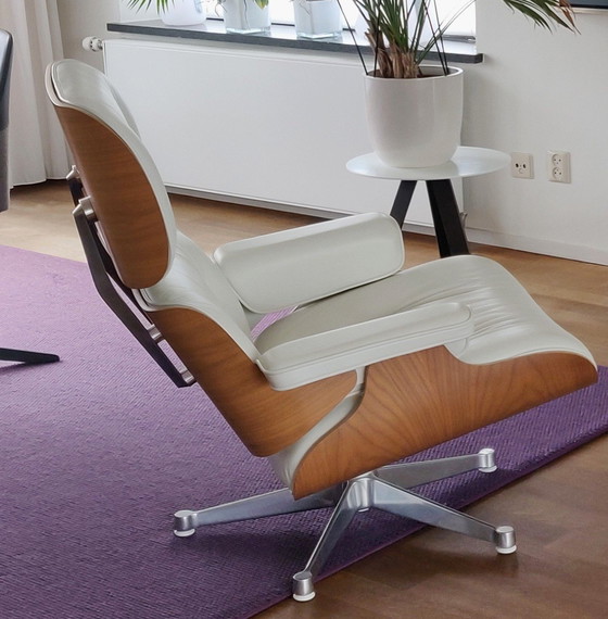 Image 1 of Vitra Eames Lounge Chair mit Ottomane, Leder Premium F Schneeweiß
