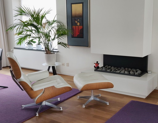 Vitra Eames Lounge Chair mit Ottomane, Leder Premium F Schneeweiß