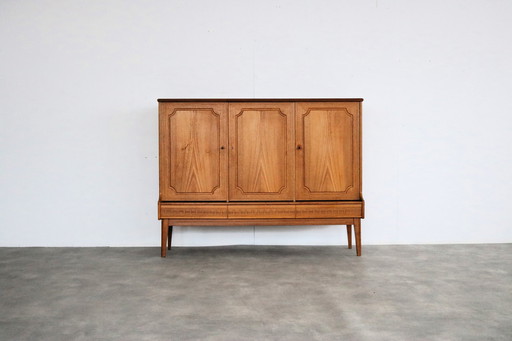 Schwedisches Highboard im Vintage-Stil
