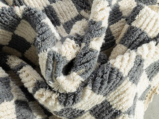 Image 1 of Grau-blau karierter Berber-Teppich