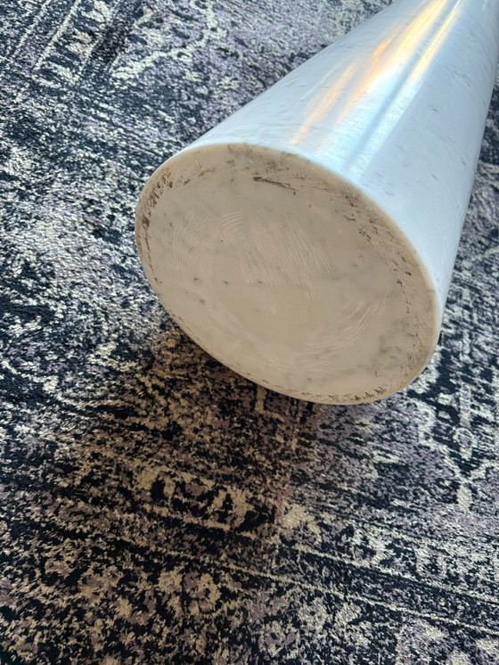 Image 1 of Paar Beistelltische aus weißem Carrara-Marmor im Stil Angelo Mangiarottis, 1970