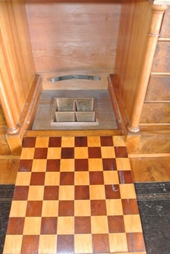 Image 1 of Biedermeier Standsekretär, Nussbaum, Mitte 19 Jh.