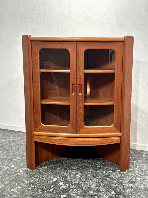 Vintage Dyrlund Eckvitrine in Teakholz
