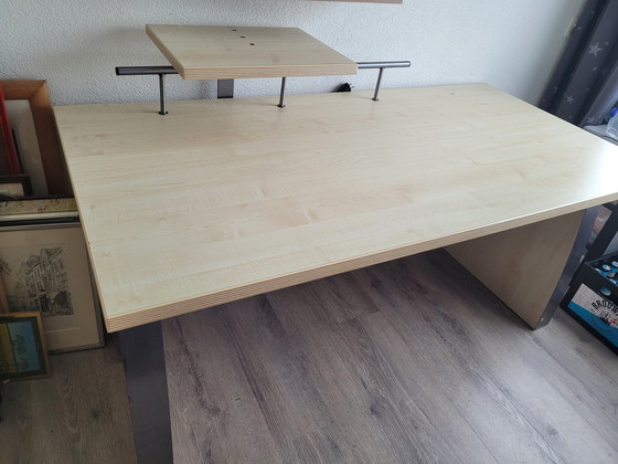 Image 1 of Schreibtisch mit großer Arbeitsplatte und Druckerablage