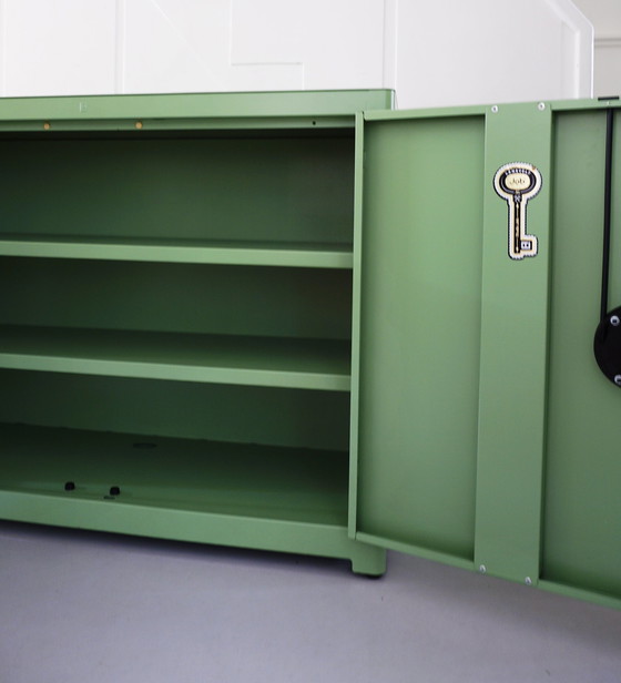 Image 1 of Lensvelt Studio Job Sideboard grün