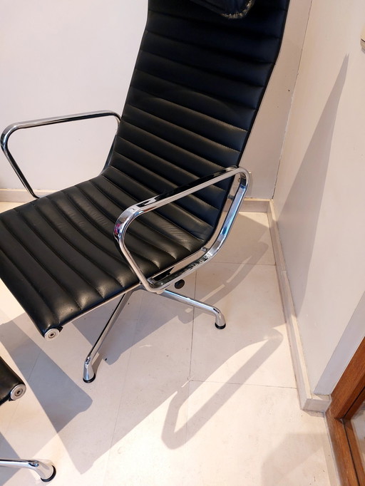 Eames 124 + 125 Leder Replik in ausgezeichnetem Zustand