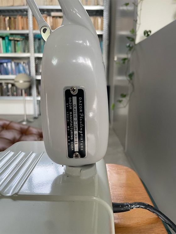 Image 1 of Dazor Floating Fixture Lampe