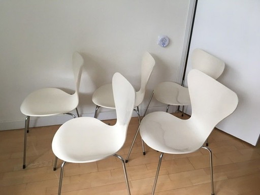 5 Schmetterlingsstühle in Creme von Fritz Hansen aus dem Jahr 1982 Dänisches Design