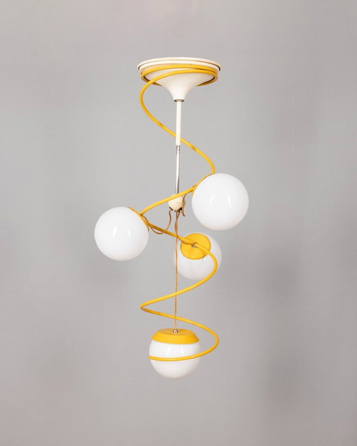 Vintage-Kronleuchter aus den 70er Jahren Gelbes Metall und Space Age Glas Italienisches Design