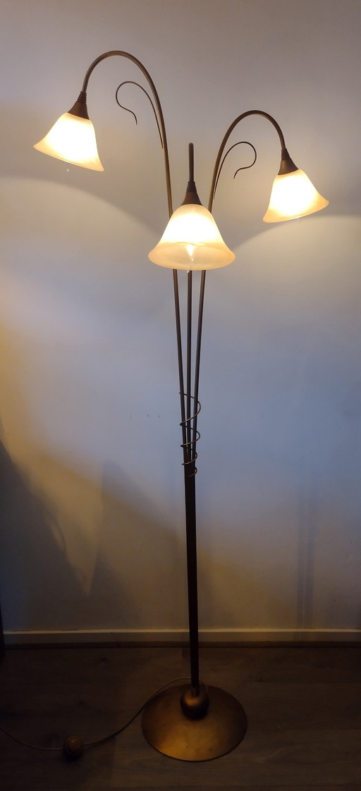 Vintage Bogenlampe mit 3 Glas Alabaster Schirme 70th Century