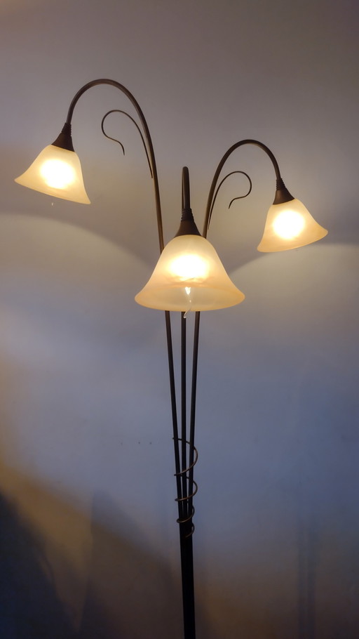 Vintage Bogenlampe mit 3 Glas Alabaster Schirme 70th Century