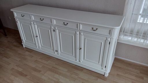 Klassisches Sideboard Weiß