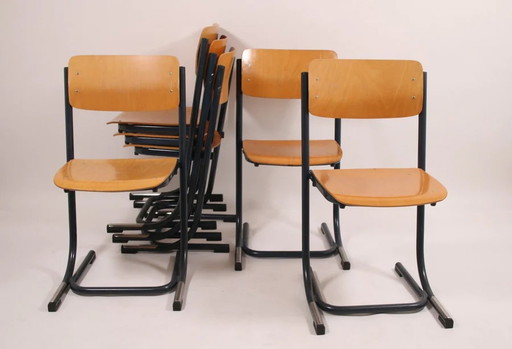 Vintage Schulstuhl Prehiskaaf Metall & Holz, stapelbar 1970er