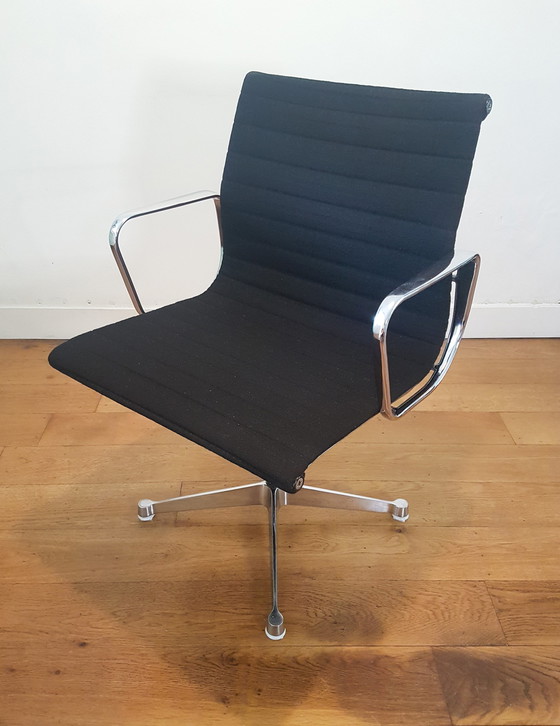 Image 1 of Vintage Aluminium EA 108 Bürostuhl von Charles & Ray Eames für Herman Miller