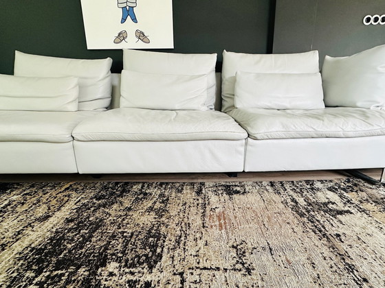 Image 1 of Natuzzi Graues Ledersofa mit Hocker