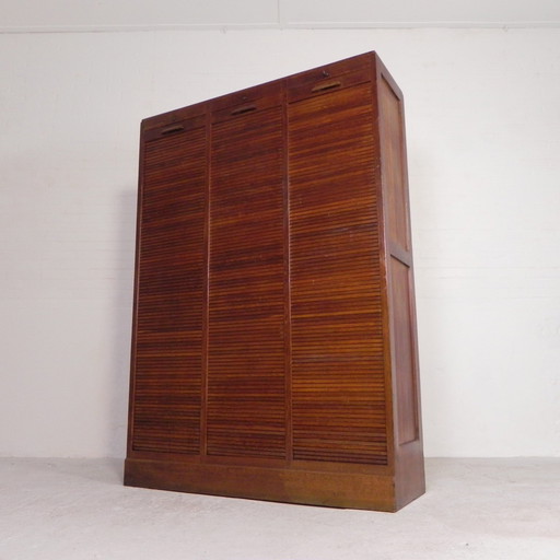 Rollladenschrank aus Eiche mit 3 Rollläden, 180 cm hoch