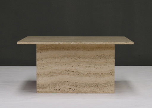 Quadratischer Couchtisch aus Travertin