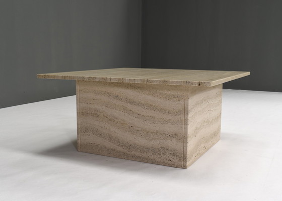 Image 1 of Quadratischer Couchtisch aus Travertin