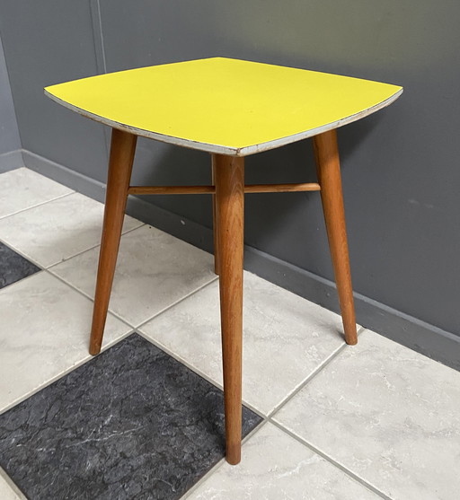 Gelber Formica Quadratischer Beistelltisch 1960S