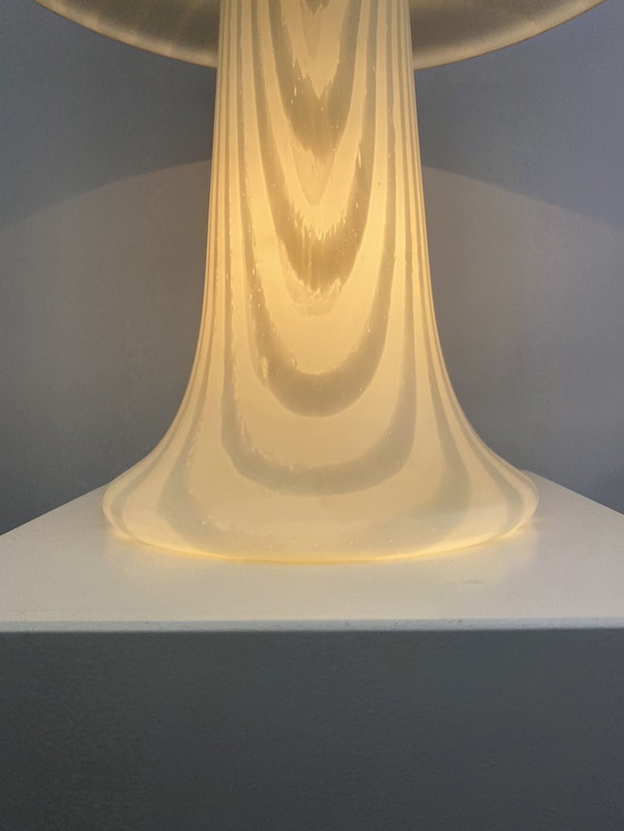 Image 1 of Große weiße Zebra Glas Peill und Putzler Pilz Tischlampe Xl