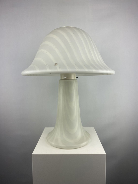 Image 1 of Große weiße Zebra Glas Peill und Putzler Pilz Tischlampe Xl